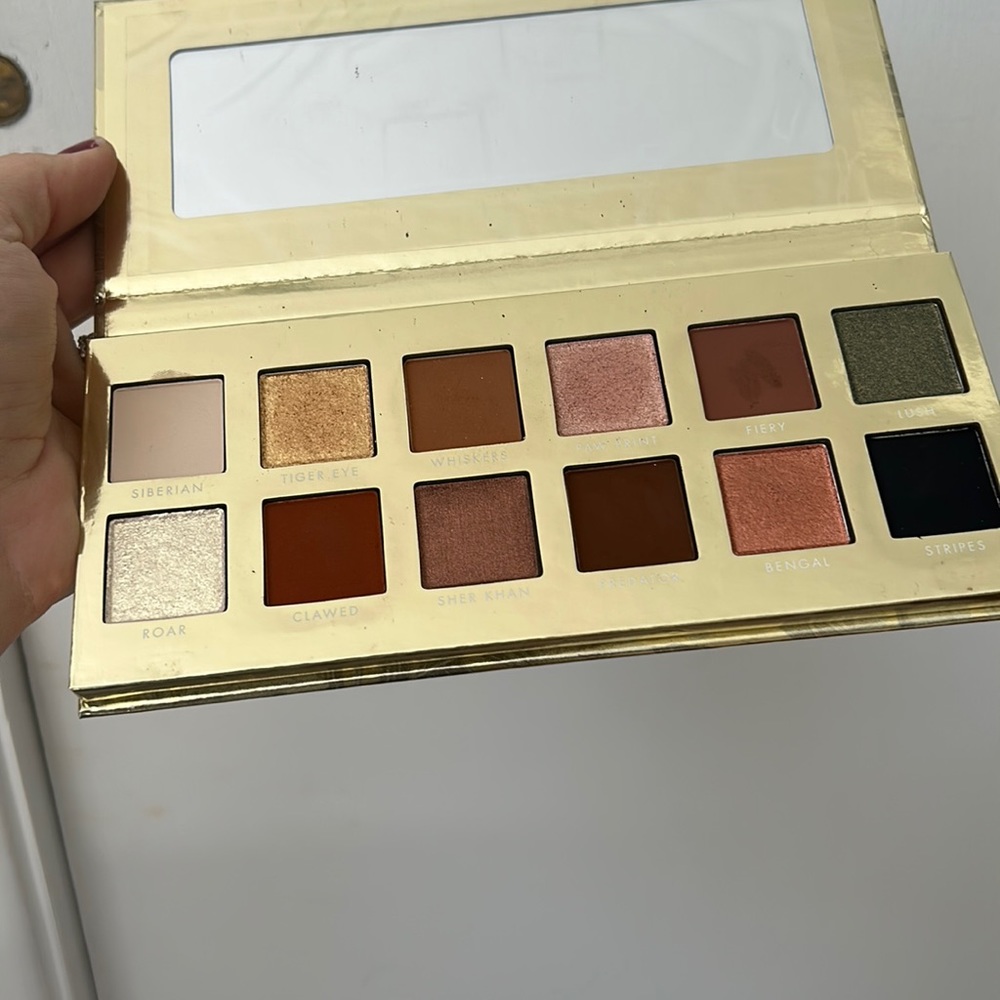 Shared planet tiger collection eyeshadow palette